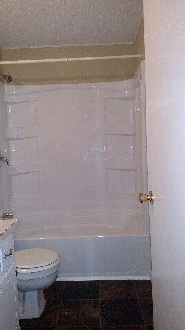 Building Photo - 2 Bedroom 1 Bath Avail. Soon!
