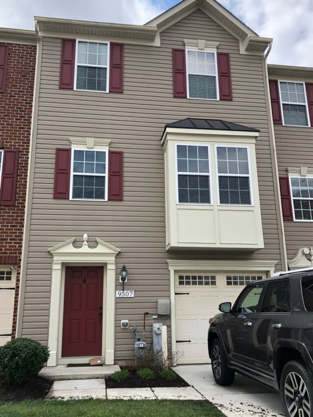 Foto principal - 9507 Liverpool Ln