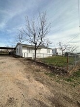 Building Photo - 233 E T&P Ln