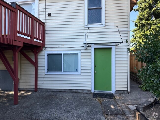 Building Photo - 2207 S Atlantic St