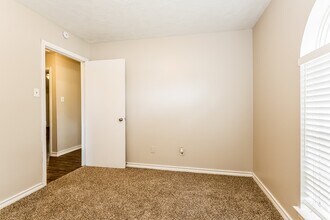Building Photo - 20327 Bridgedale Ln