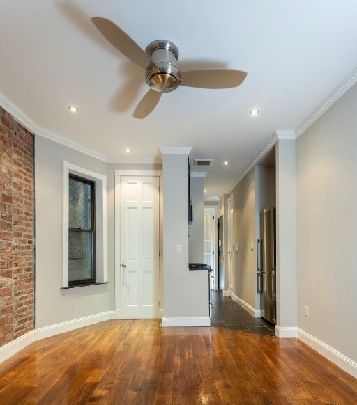 Foto del edificio - 309 E 8th St