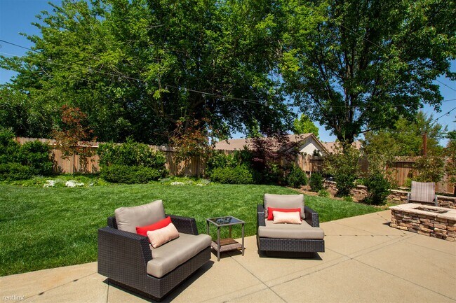 Building Photo - 3 br, 2 bath House - 4440 McRoberts Drive