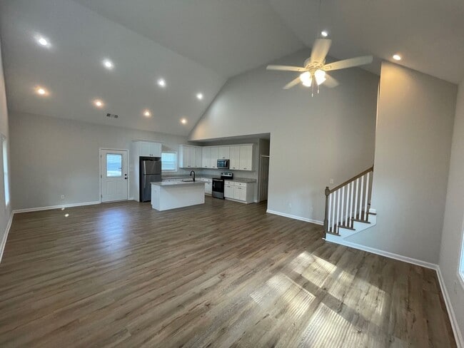 Foto del edificio - 5 Bed Home Available August 2026!