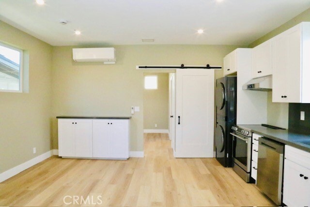 Building Photo - 729 Center St