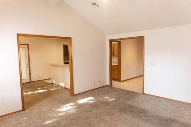 Building Photo - 304 Eccell Ct
