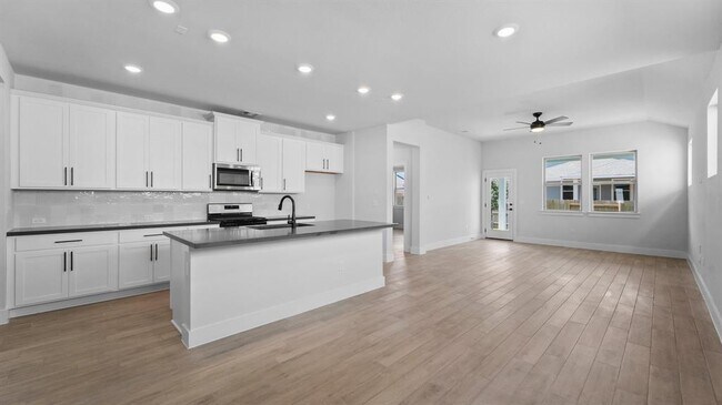 Foto del edificio - 8511 Cottage Rose Dr