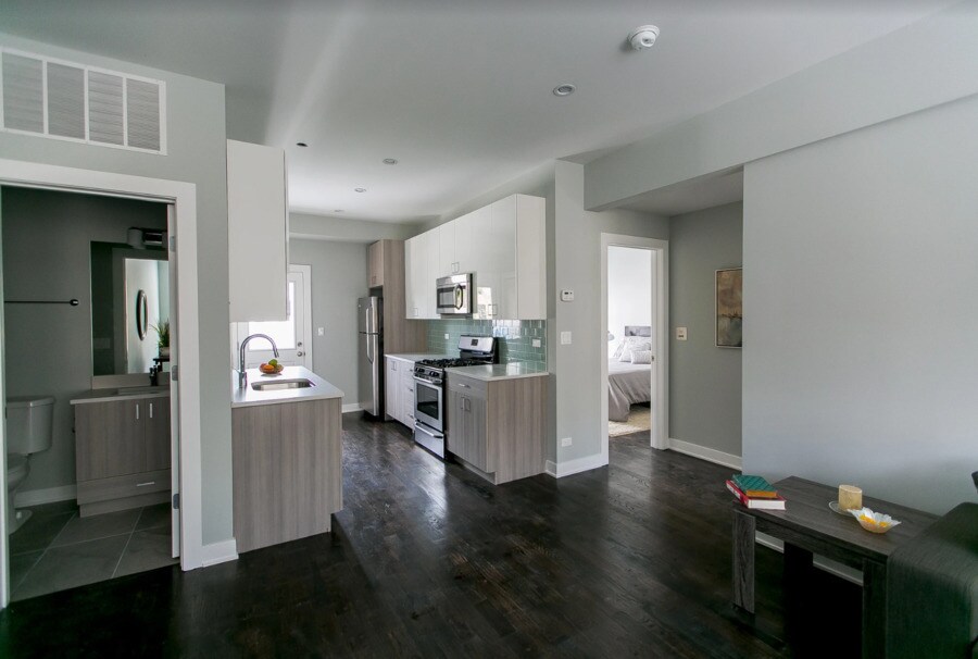 Foto del edificio - 1203 W Addison St