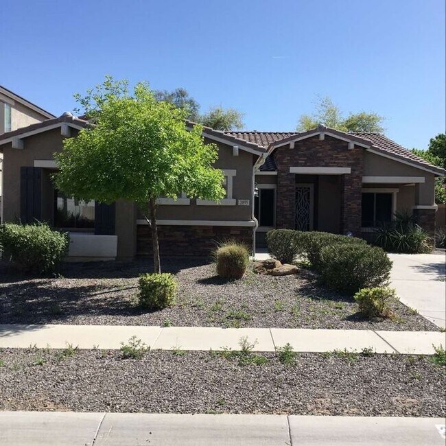 Foto del edificio - 2895 E MELROSE ST - 4BR 2BA Higley/Germann...