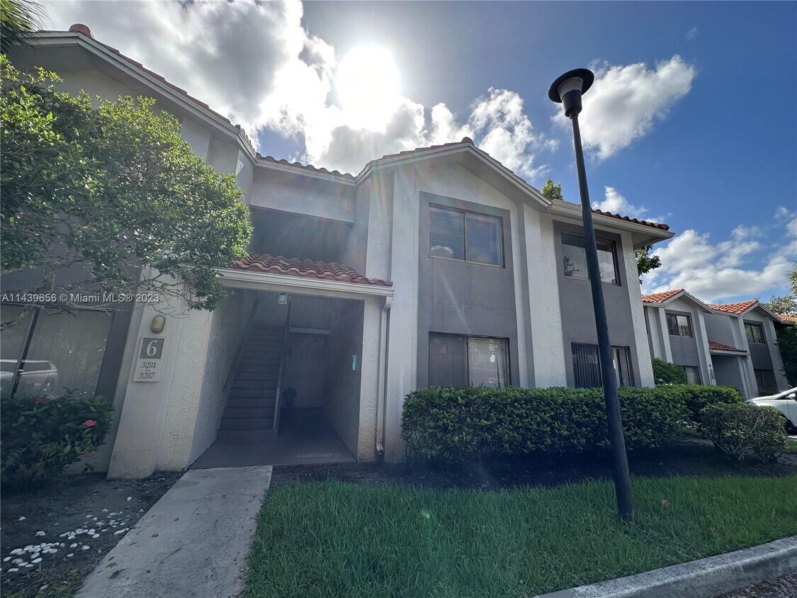 3287 Coral Lake Dr Unit 3287, Coral Springs, FL 33065 Room for Rent