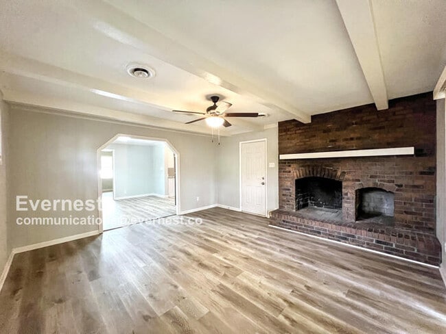 Building Photo - 8549 Southaven Cir W