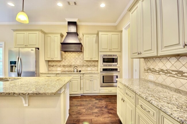 Foto del edificio - Spacious 4 Bed, 2.5 Bath Home in Desirable...