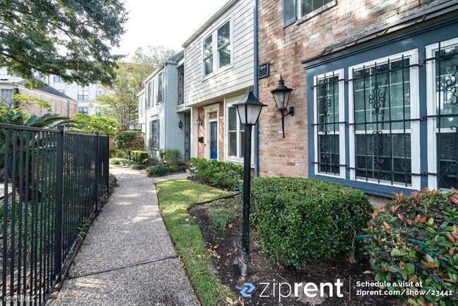 Building Photo - 2 br, 2.5 bath Townhome - 7497 Brompton St...