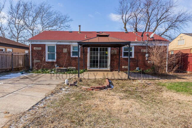 Building Photo - 1750 S Fabrique Dr