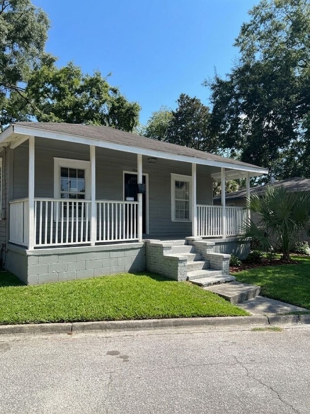 Building Photo - 904 Moray St