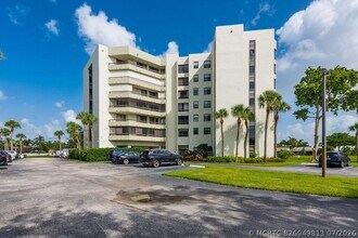Building Photo - 6463 La Costa Dr
