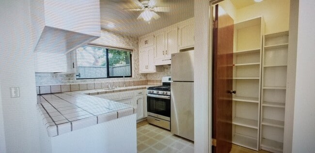 Kitchen pantry - 3750 El Camino Real