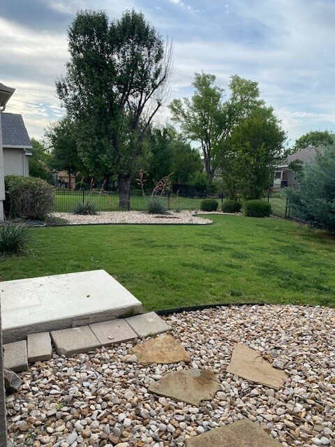 Back with fenced yard - 105 Purple Sage Dr