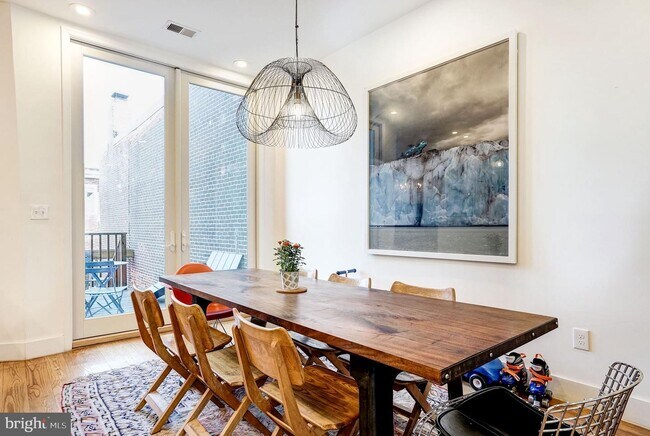 Foto del edificio - 1329 10th St NW