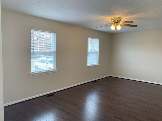 Foto del edificio - Adorable 3 Bedroom Home with Large Yard!...