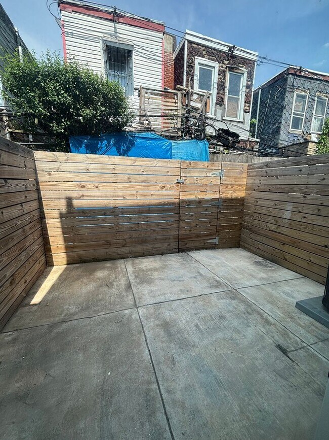 Building Photo - Beautiful 2 Bath 2 Bedroom in Port Richmon...