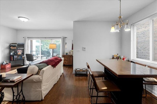 Building Photo - 3 bedroom in Chicago IL 60647
