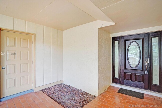 Building Photo - 2124 Nova Village Dr