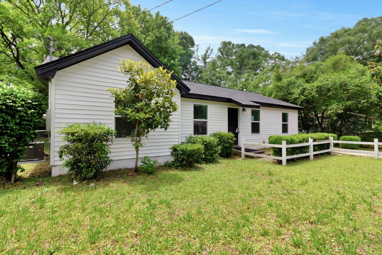 Primary Photo - 3 Bedroom in Crestview!!