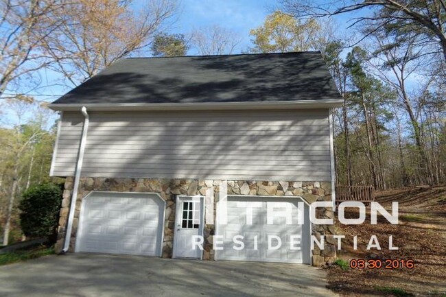 Building Photo - 2310 Mills Wood Run