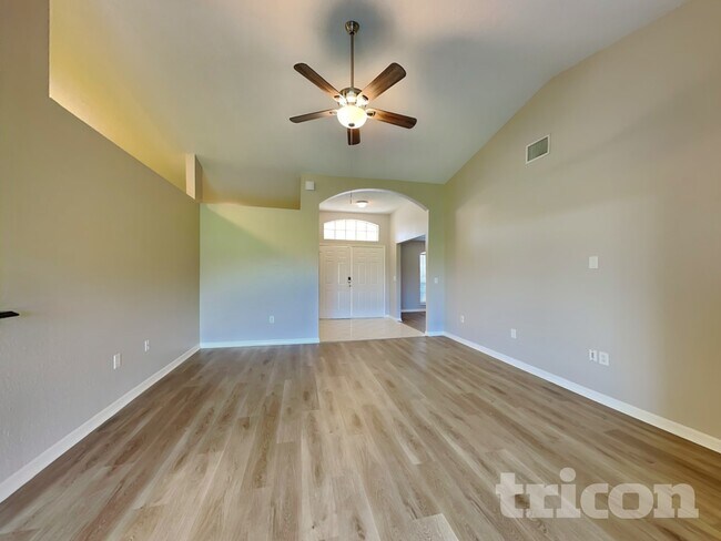 Foto del edificio - 1387 Laurel Glen Dr