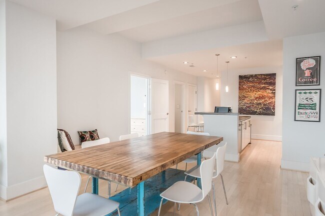 Building Photo - Luxury U St Condo | 2 Bed + Den | 2 Bath | 1,350 Sf | Large Balcony | 1 Garage Parking Space