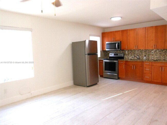 Foto del edificio - 219 SW 9th Ave