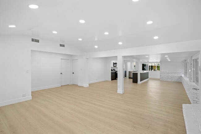 Foto del edificio - 15139 Vose St