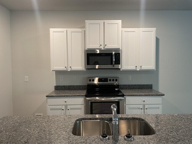 Building Photo - 307 Oakwood Dr NW