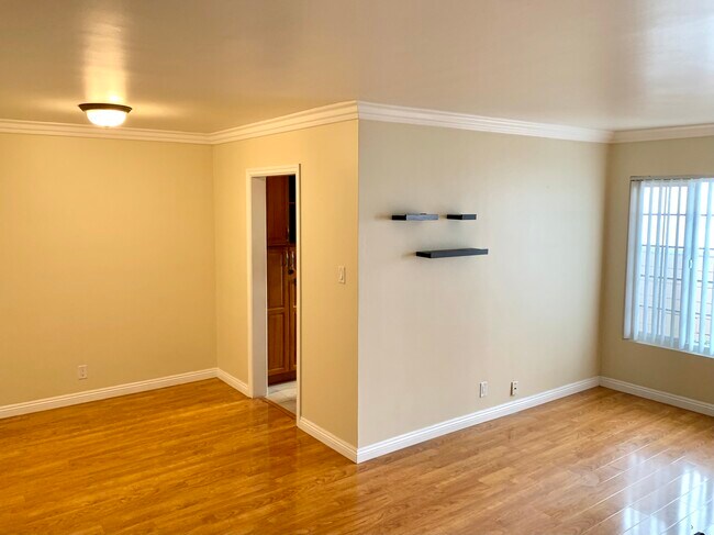 Living room, dining nook, kitchen - 827 3rd St