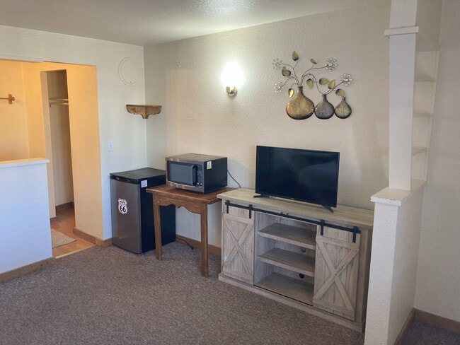 Building Photo - 902 W Hopi Dr