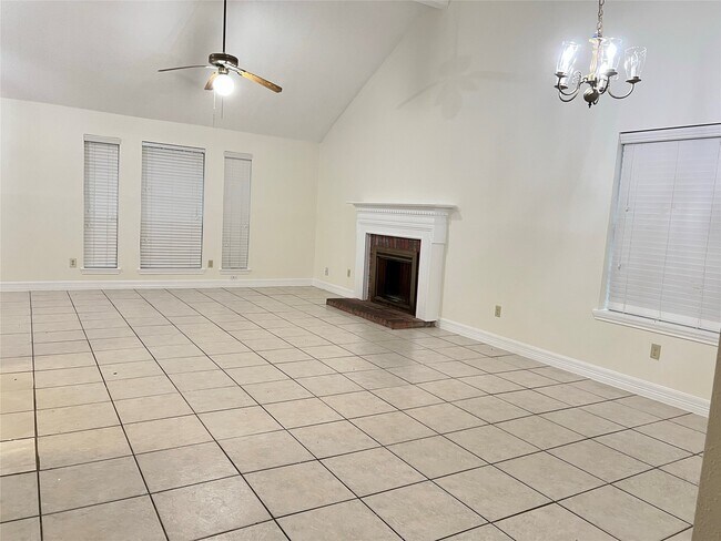Foto del edificio - 5319 Pine Cliff Dr