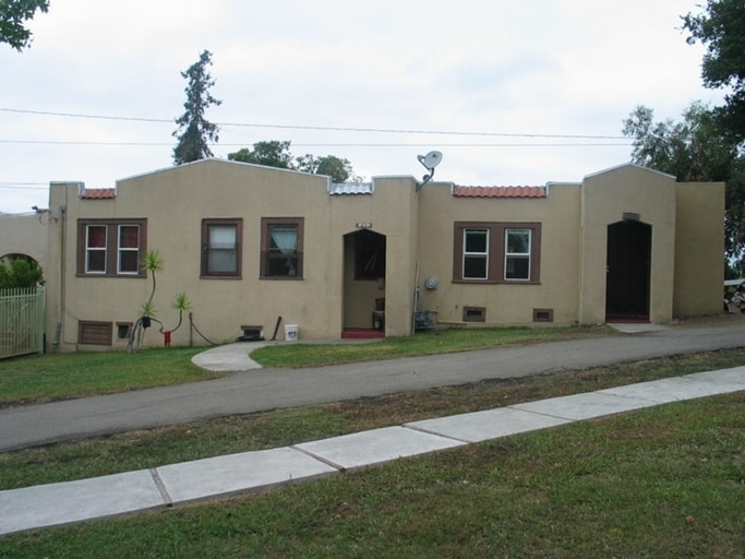 Primary Photo - 2221-2223 Santa Rita St