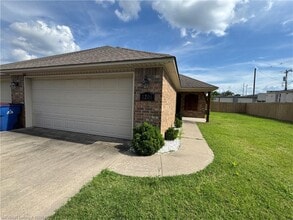 Building Photo - 1206 Mesa Dr