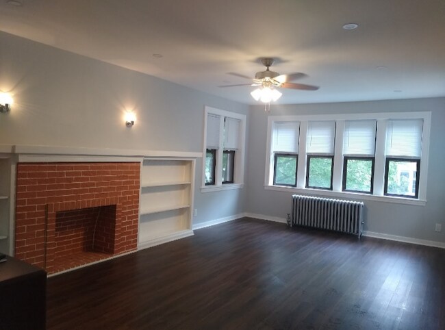 Living Room - 5156 N Leavitt St