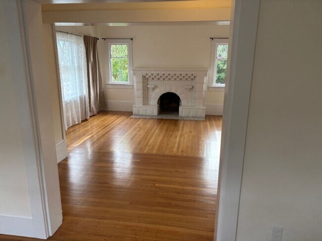 Foto del edificio - Beautiful Centrally Located Rockridge Craf...