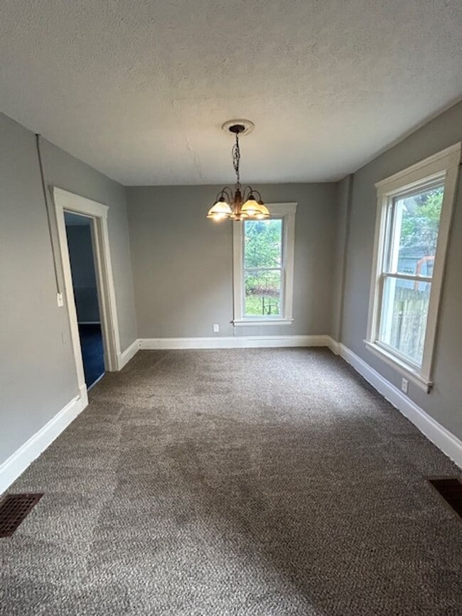 Building Photo - 3 Bed - 1 Bath Single Family Home in Elyria