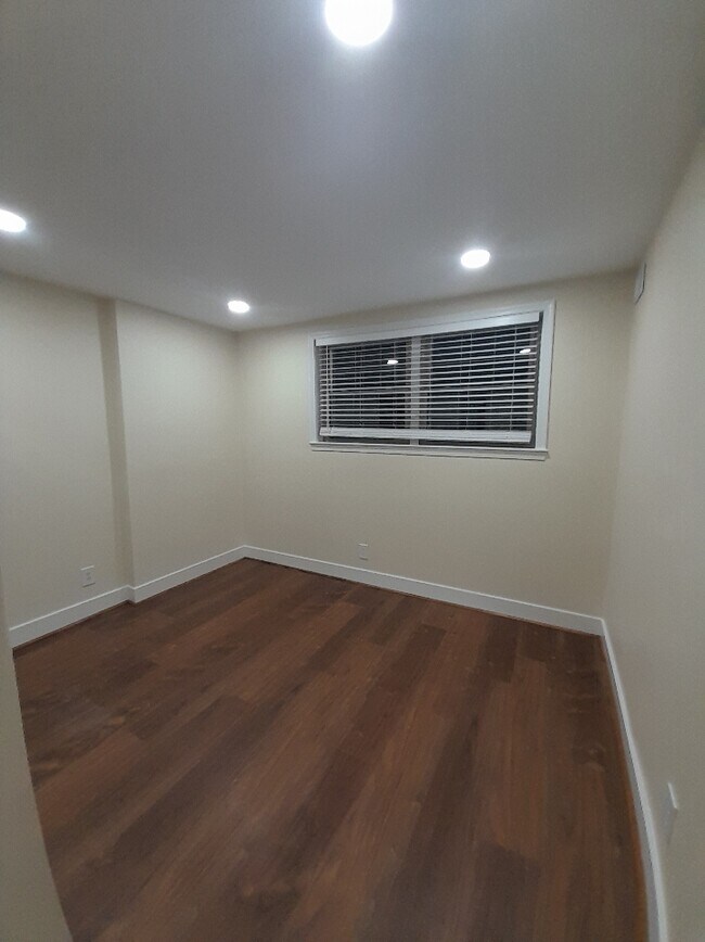 Foto del edificio - 6036 Westchester Park Dr