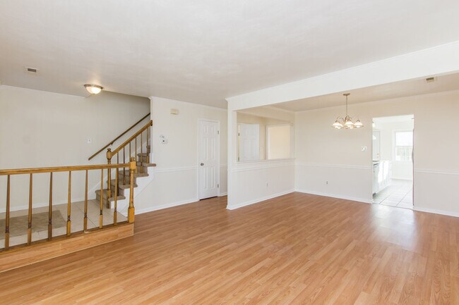 Foto del edificio - Charming 3-bedroom 2.5 bath townhome-style...