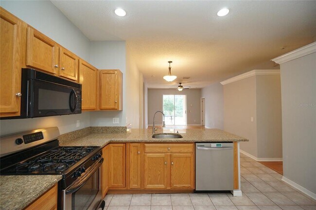 Foto del edificio - 14330 Moon Flower Dr