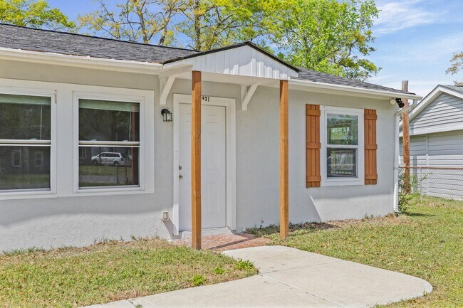 Building Photo - 1831 Catalina Dr
