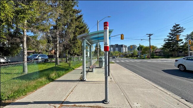Photo du bâtiment - 1465 Danforth Rd