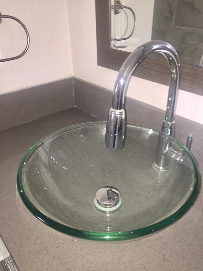 Building Photo - 124 S Oakhurst Dr