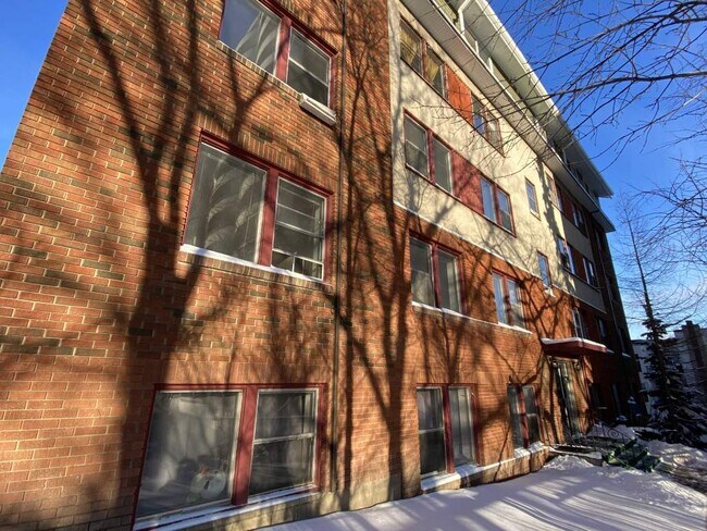 Photo du bâtiment - Broadview Legislature Apartments