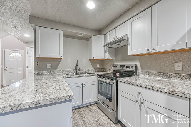 Building Photo - Tucked Away 2 Story, 3 Bed 1.5 Bath Duplex in Camas!
